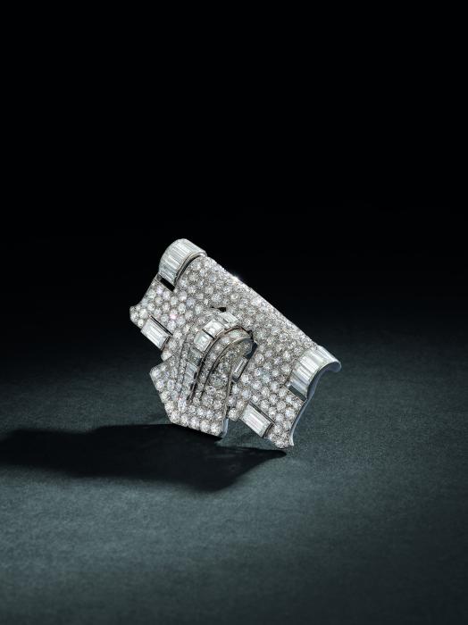 Estimation gratuite de bijoux anciens et haute joaillerie : diamants, rubis, saphirs, émeraudes, Cartier, Van Cleef & Arpels, Boucheron. Expertise confidentielle par Artexpertise Paris.